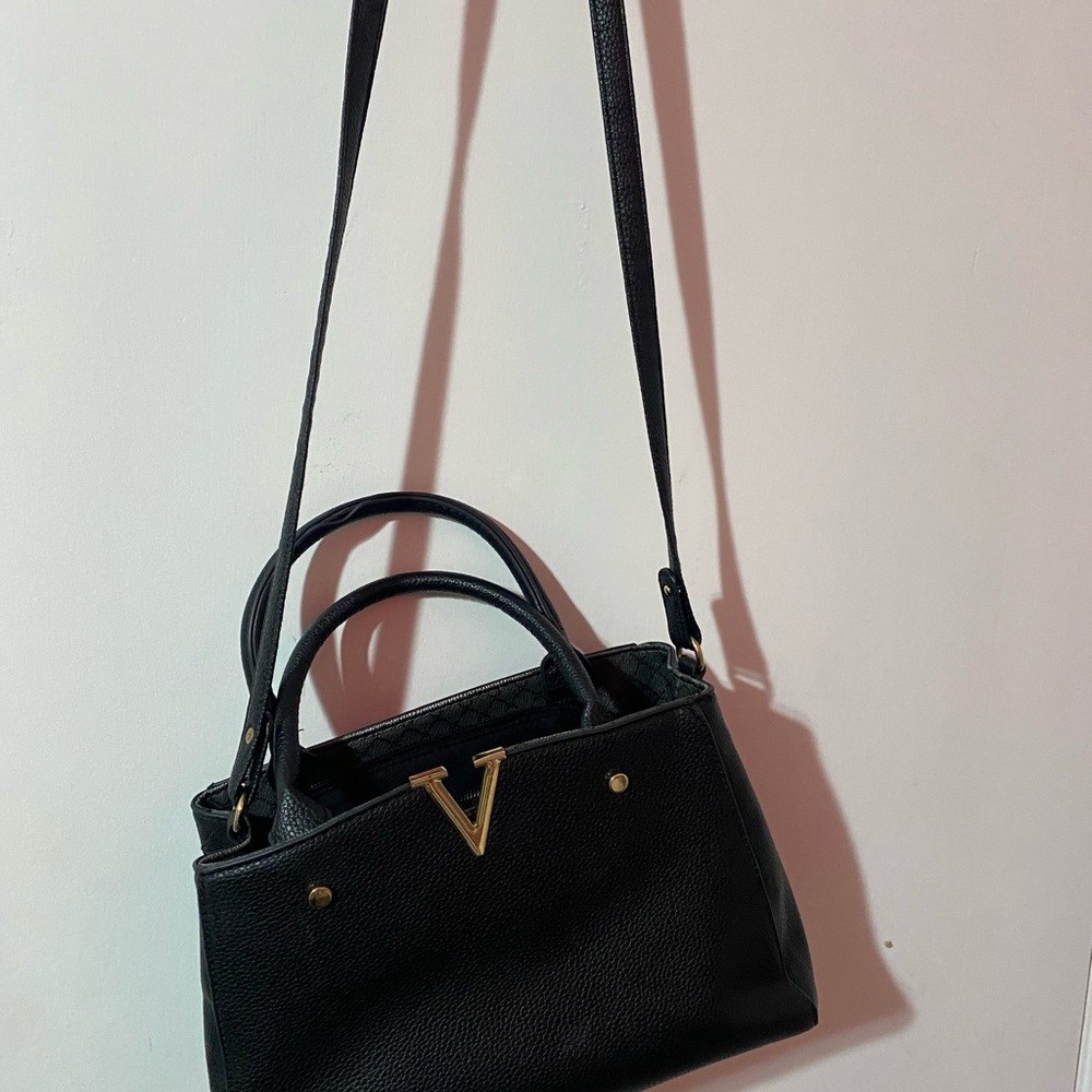 Elegant Black Leather Handbag - Picture 3 of 3